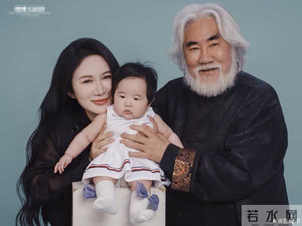 张纪中逛径山寺被偶遇!挺大肚白发显苍老,43岁杜星霖干瘪像道姑