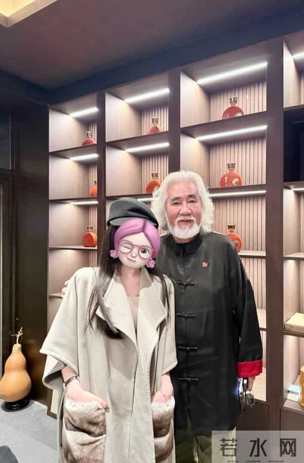 张纪中逛径山寺被偶遇!挺大肚白发显苍老,43岁杜星霖干瘪像道姑