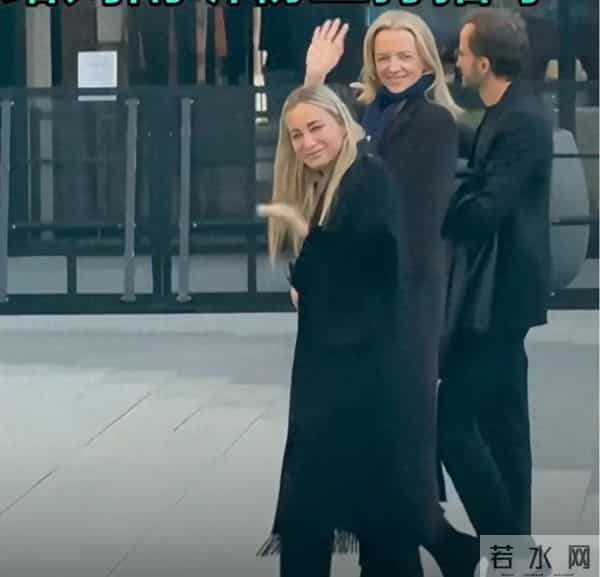 章子怡压轴亮相迪奥活动！LV家族长公主陪走红毯，高马尾嫩如少女