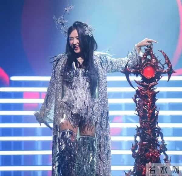 里子面子都丢了！39岁拼事业养4娃的何洁，给圈内离异女性提了醒