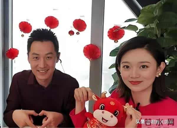 他是央视“学历最高”男主持，倪萍的接班人，娶演员妻子很幸福