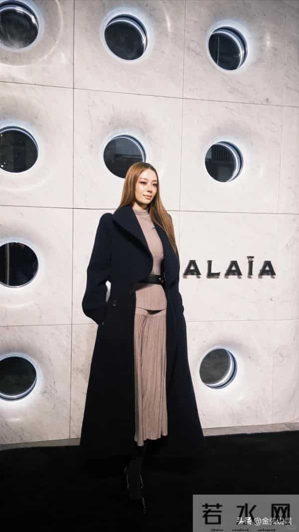 北京酒会太真实，吉娜"假胸"尴尬，娜然脸肿胀，秦舒培一脸男相