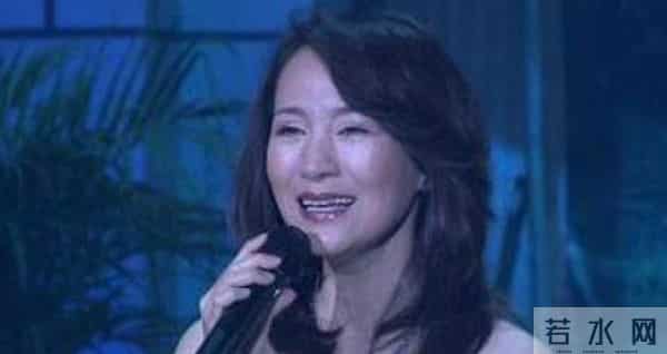 事业巅峰远赴美国，被老外“玩腻”后晚年回国，如今变成了这样！