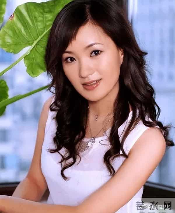 他俩原来是夫妻,她是著名歌唱家,12次上春晚,丈夫是企业董事长