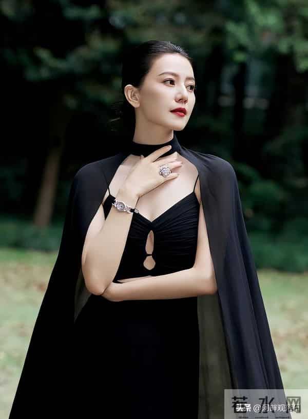 高圆圆一袭黑色长裙亮相 网友直呼:真是美得不可方物