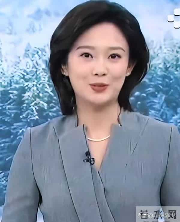 原来我们误会李七月了,央视对她另有重用 连龙洋和康辉都刮目相看