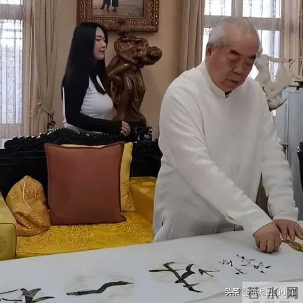 范曾露面回应，37岁徐萌近期产下独子，与54岁女儿断绝关系