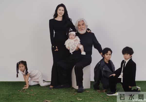 张纪中逛径山寺被偶遇!挺大肚白发显苍老,43岁杜星霖干瘪像道姑