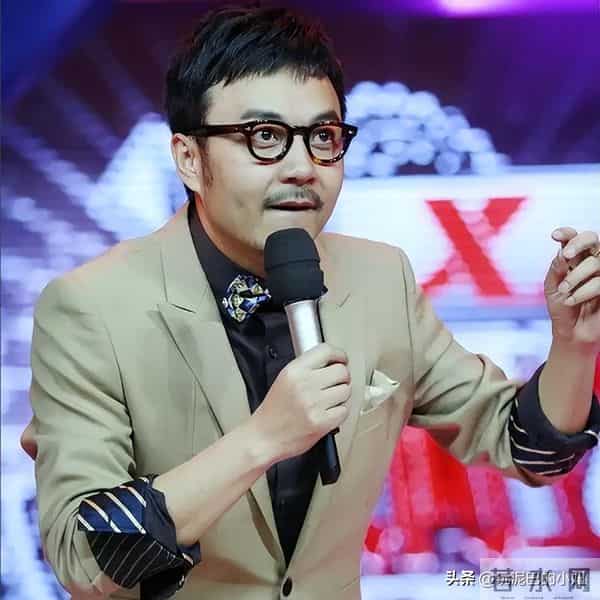 51岁汪涵现状-常年居住在长沙,穿人字拖嚼槟榔,大烟斗不离身