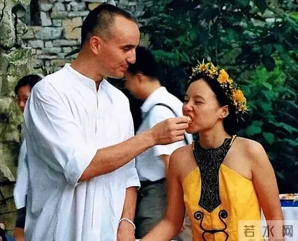 龚琳娜自曝离婚真相:搂着睡了20年,却等来丈夫新交的“女朋友”