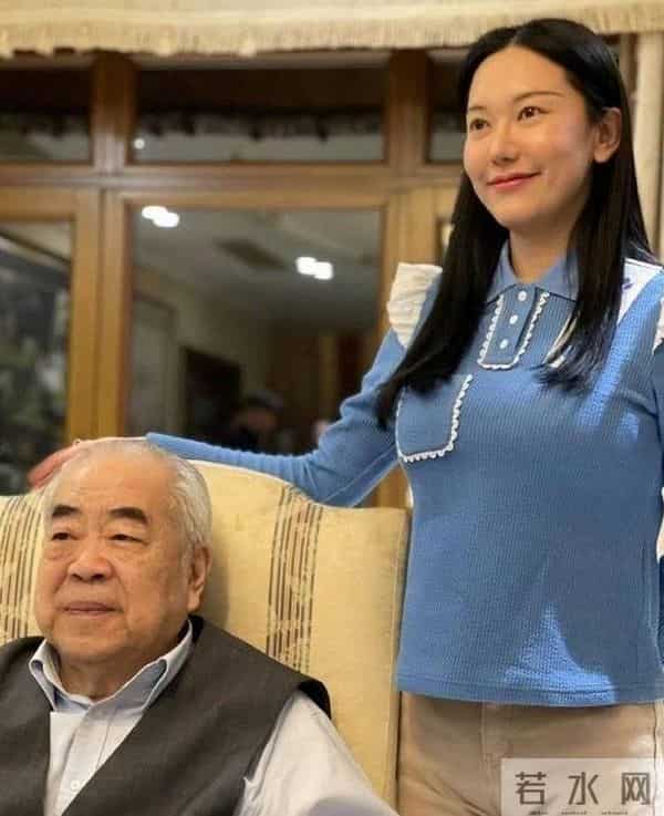 87岁范曾再当爹，与女儿断绝关系，37岁徐萌母凭子贵