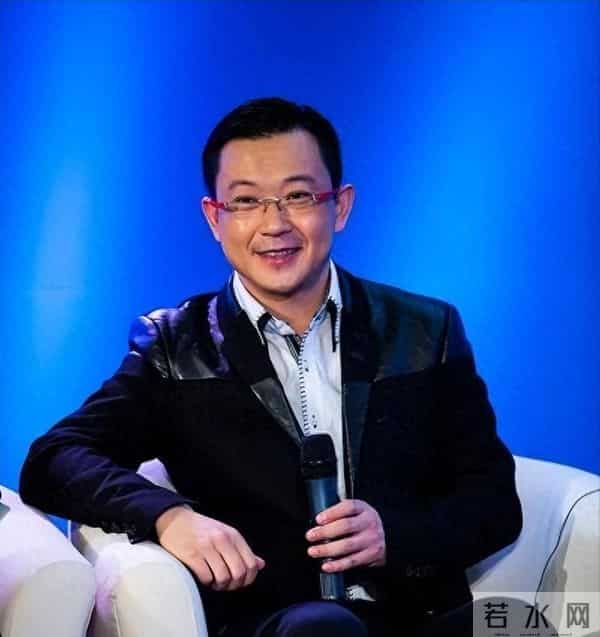 曾是上海知名主持人，辞职下海成百亿富豪，妻子还是大家熟悉的她