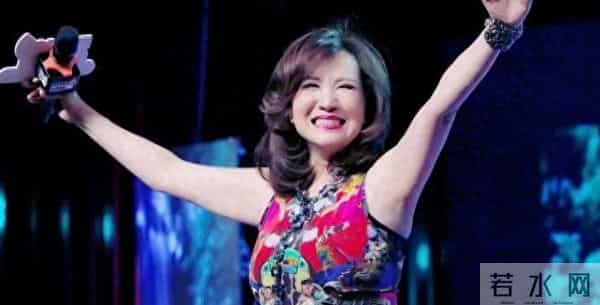 事业巅峰远赴美国，被老外“玩腻”后晚年回国，如今变成了这样！