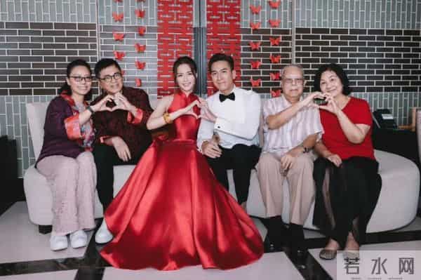 马国明父亲出殡！他手捧遗照神情哀伤，妻子汤洛雯陪伴左右