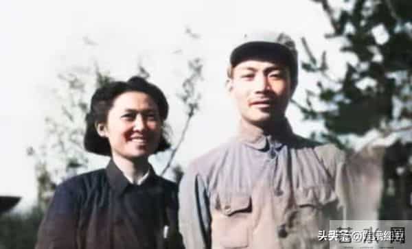 陈丕显妻子谢志成有多漂亮？37岁留影风度不凡，温婉与英气并存