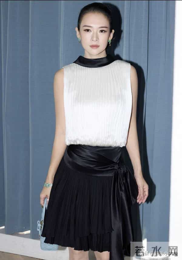 章子怡出席北京Dior之家开幕,穿米色长款外套,压轴出场大气漂亮