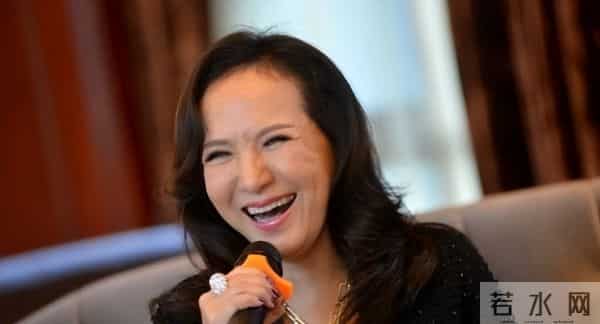 事业巅峰远赴美国，被老外“玩腻”后晚年回国，如今变成了这样！