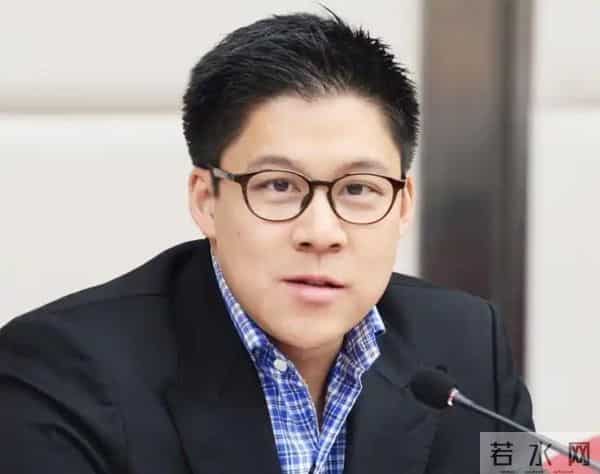 正式官宣！45岁霍启刚又升职了，级别很高，妻子郭晶晶的话全应验