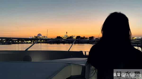 美爆了!刘亦菲旅游游艇新照 身穿LV系列高调奢华 减肥成功重返巅峰