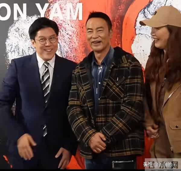 70岁任达华当着老婆的面 和60岁邵美琪亲嘴靠肩膀 霍启刚也到场支持