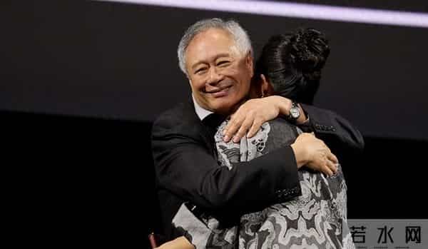 章子怡等了25年，李安终于抱了她，满身野心的女孩终于活成大女主