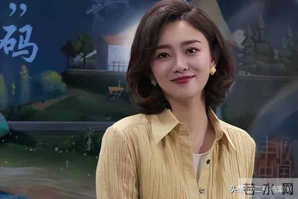 原来我们误会李七月了，央视对她另有重用 连龙洋和康辉都刮目相看