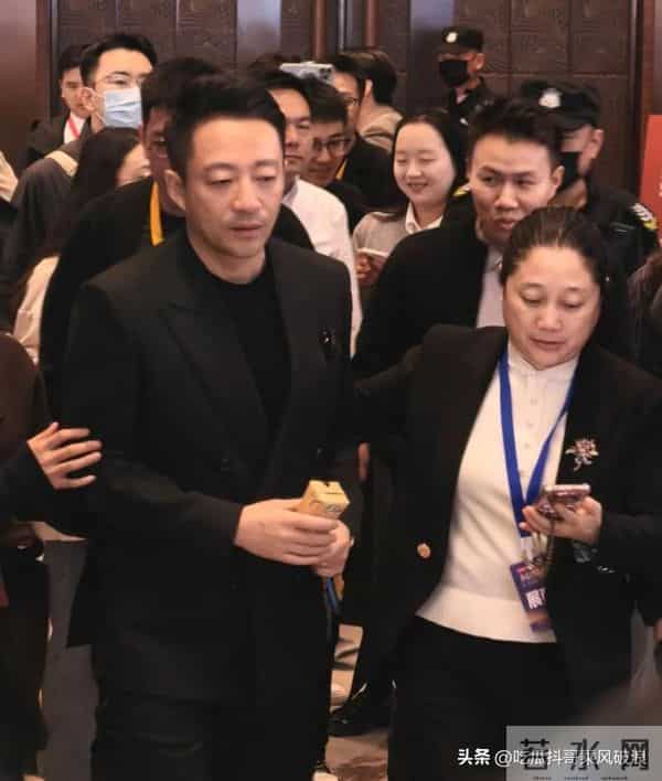 同一天！马筱梅挺孕肚参加五周年庆典，小S和姊妹、S妈相拥而泣