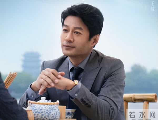 黄渤没说错,53岁未婚,为尽孝定居青岛的谭凯,已走上另一条大道