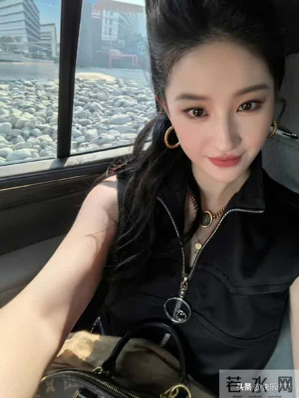 美爆了!刘亦菲旅游游艇新照 身穿LV系列高调奢华 减肥成功重返巅峰