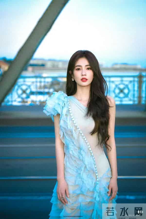 白鹿真的是太美了吧，太丰满了