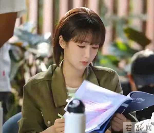 别惹拼命的！杨紫带氧罐拍的山，被短剧“一键复制”结局大快人心