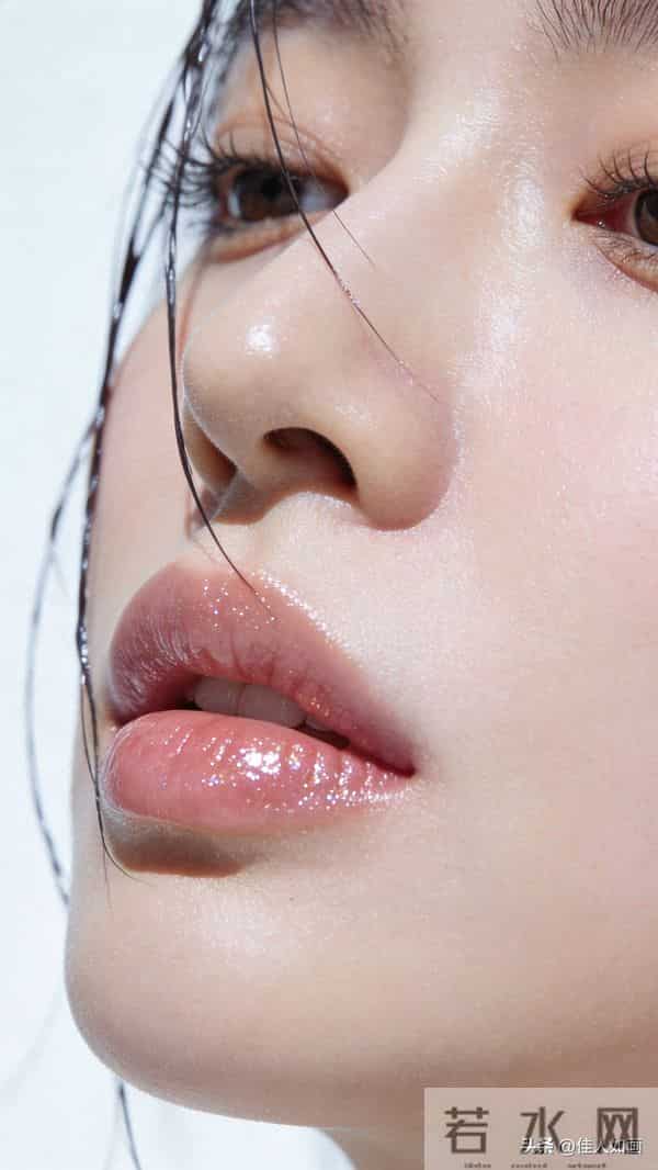 这水光唇绝了，清透冷艳美到挪不开眼