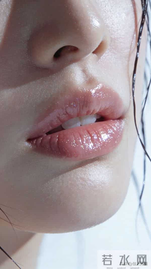 这水光唇绝了，清透冷艳美到挪不开眼