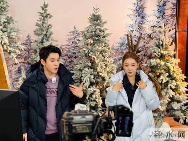 国货羽绒服直播间“抢镜”：年轻人研究“成分”，老品牌玩起“变身”