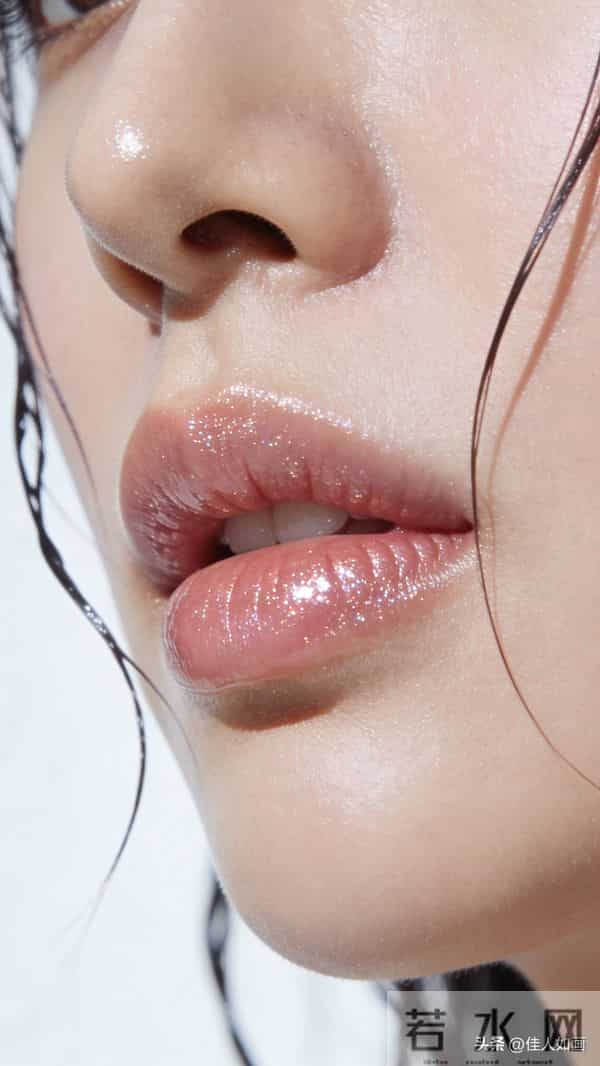 这水光唇绝了，清透冷艳美到挪不开眼