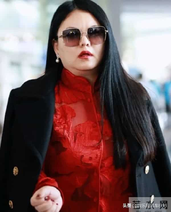 网友玩cos李湘，气得本人发美照，“老娘也有颜值巅峰期”