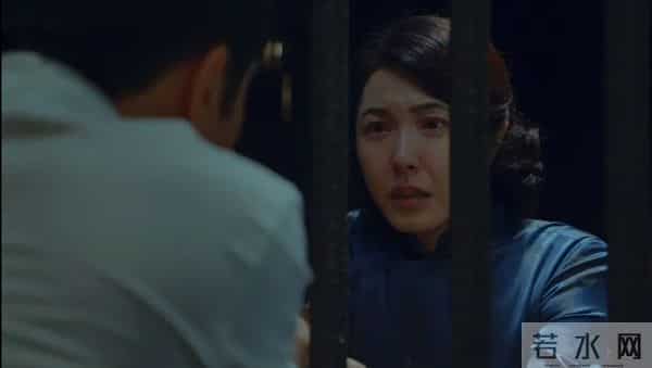 曾黎：“她”在暗夜中，点亮一盏烛火