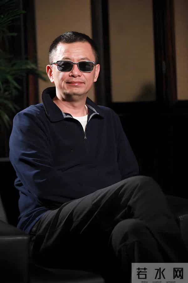 秦雯袭警只是开胃菜！舔指、剧组嫖娼，王家卫的黑料也陆续被曝光