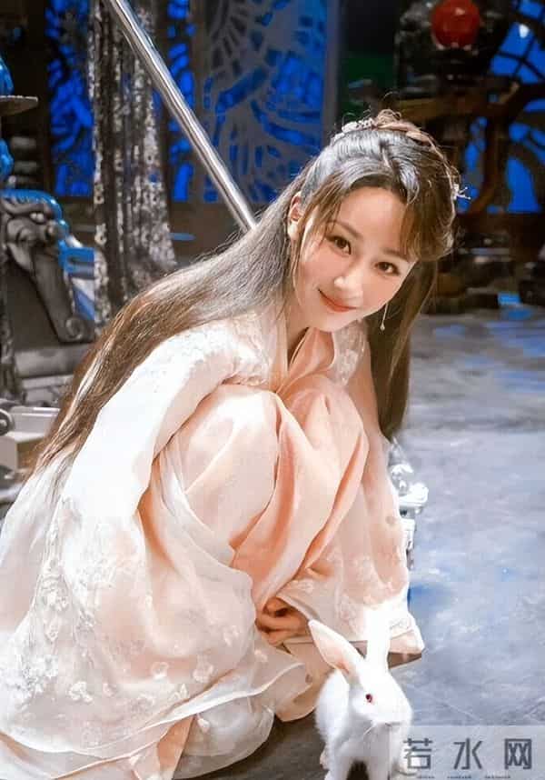 一场生日，戳穿32岁杨紫江湖地位，李现确实一个字都没说错