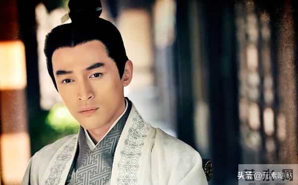 薛佳凝拒聊胡歌?放弃薛佳凝，情断江疏影，娶平凡经纪人的胡歌，今在央视情绪崩溃