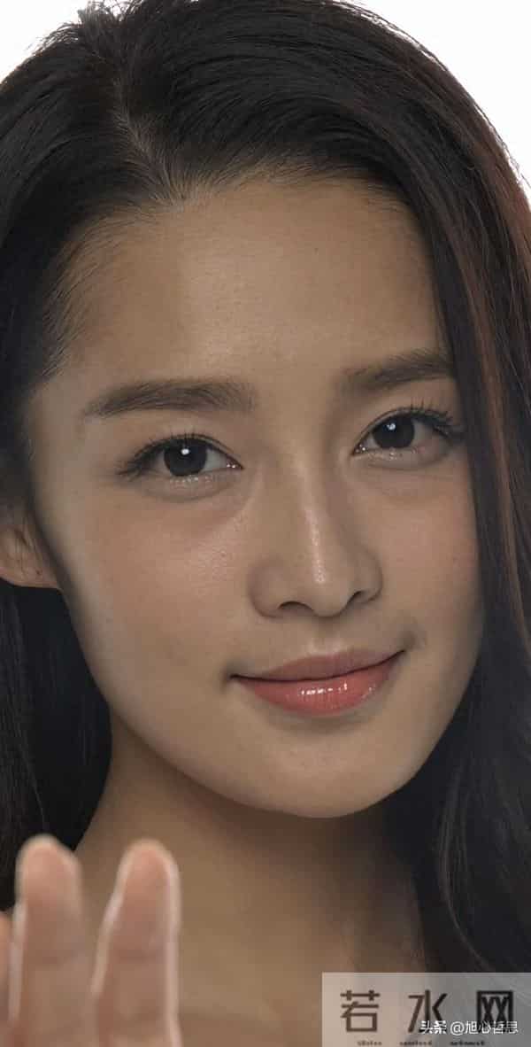 李沁生图，虽然黑了点，但五官精致绝美，天生的美人儿