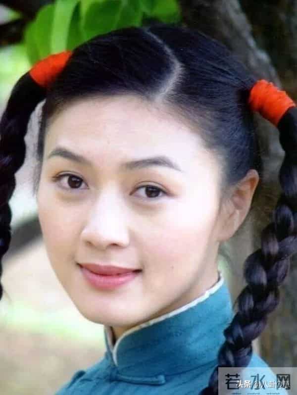 与陆毅相恋多年无果，嫁豪门16年，父病母去夫离开，如今她怎样了