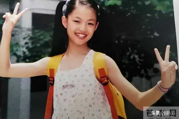 她被冯小刚捧红，成龙接着捧，洪金宝等着捧，为啥大佬都偏爱她