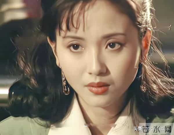 看63岁林芳兵和59岁陶慧敏，才知上了年纪，会打扮比好身材更重要