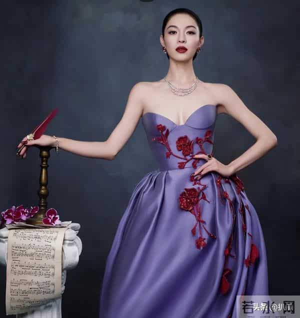 她被冯小刚捧红，成龙接着捧，洪金宝等着捧，为啥大佬都偏爱她