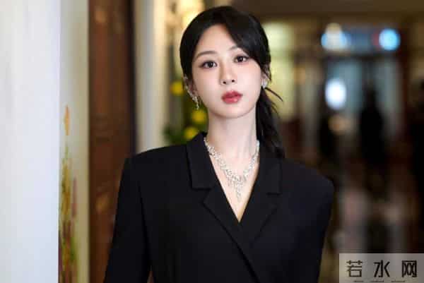 一场生日，戳穿32岁杨紫江湖地位，李现确实一个字都没说错