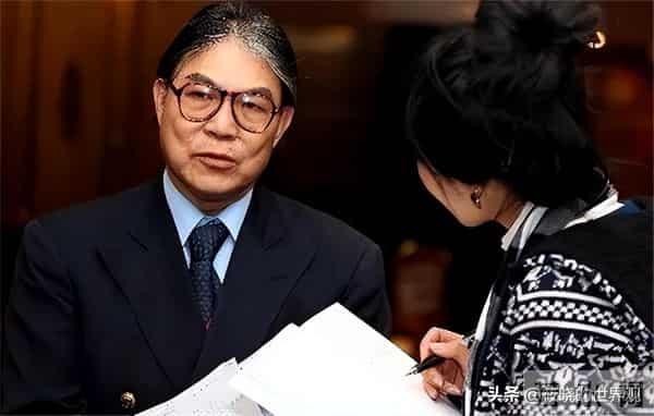 郭晶晶也没想到，她79岁的公公霍震霆，如今还能再为霍家“争光”