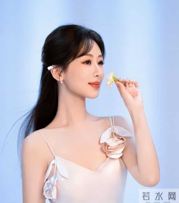 一场生日，戳穿32岁杨紫江湖地位，李现确实一个字都没说错