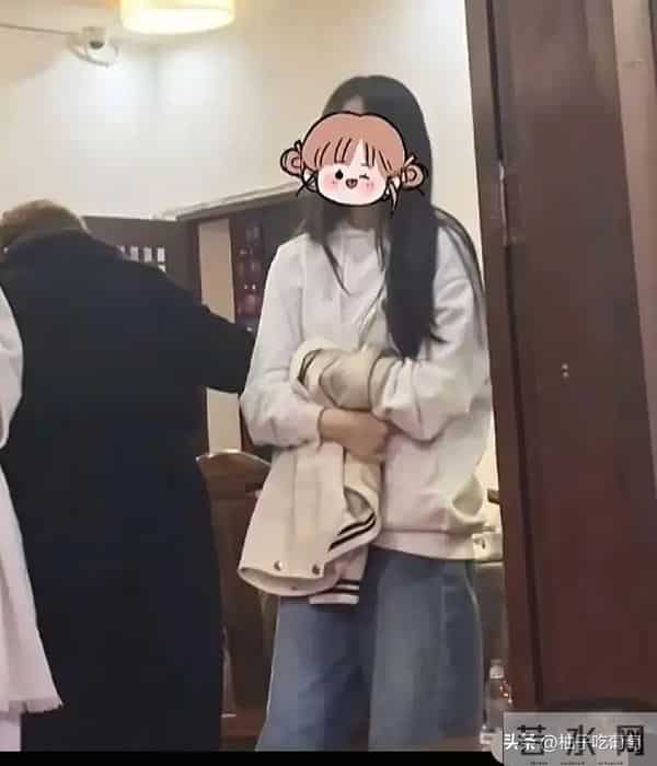 汪小菲带玥儿姐弟饭店吃鱼，马筱梅挑刺太妈味，玥儿主动贴筱梅