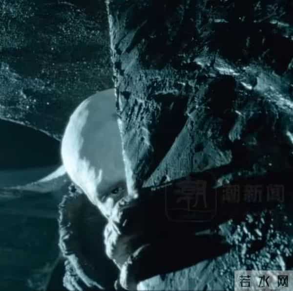 易烊千玺新片“怪物”造型曝光：身形佝偻，眼含泪水！一人分饰五角